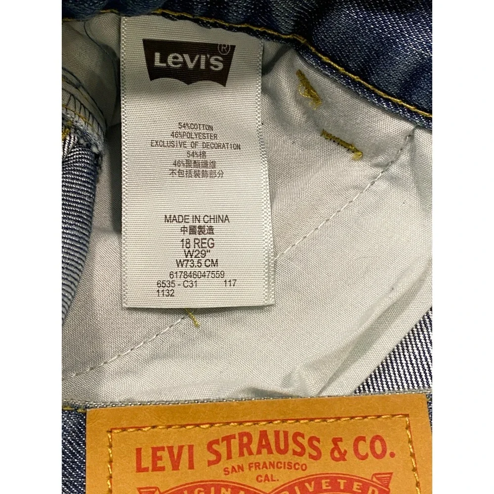 Levis  Blue Utility Womens Denim Shorts Size Waist 29 Medium wash Nwot 18 reg